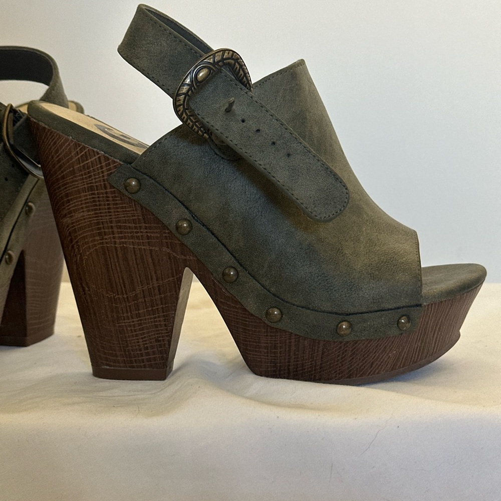 Guess Women's open toe Slingback Platform Chunky Heel Sandal Size 6.5